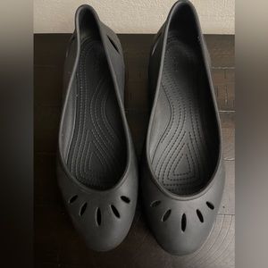 Crocs black flats